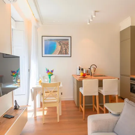 Hyper Centre, Balcon, 5min De La Plage, Ac