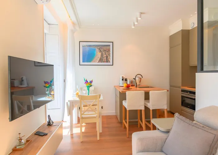 Hyper Centre, Balcon, 5min De La Plage, Ac